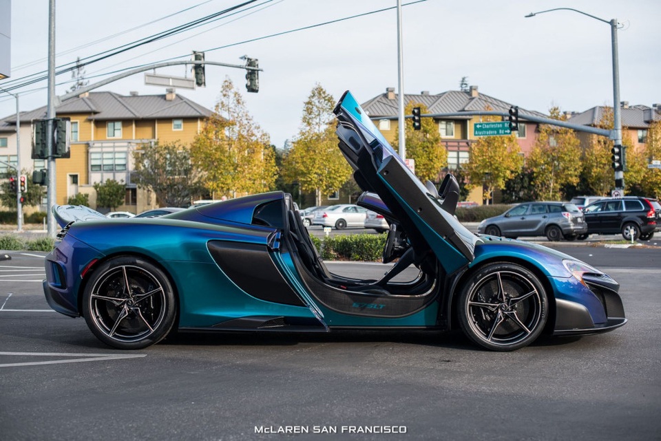 Chiêm ngưỡng siêu xe McLaren đổi màu trong nắng - 2 Chiêm ngưỡng siêu xe McLaren đổi màu trong nắng - 2