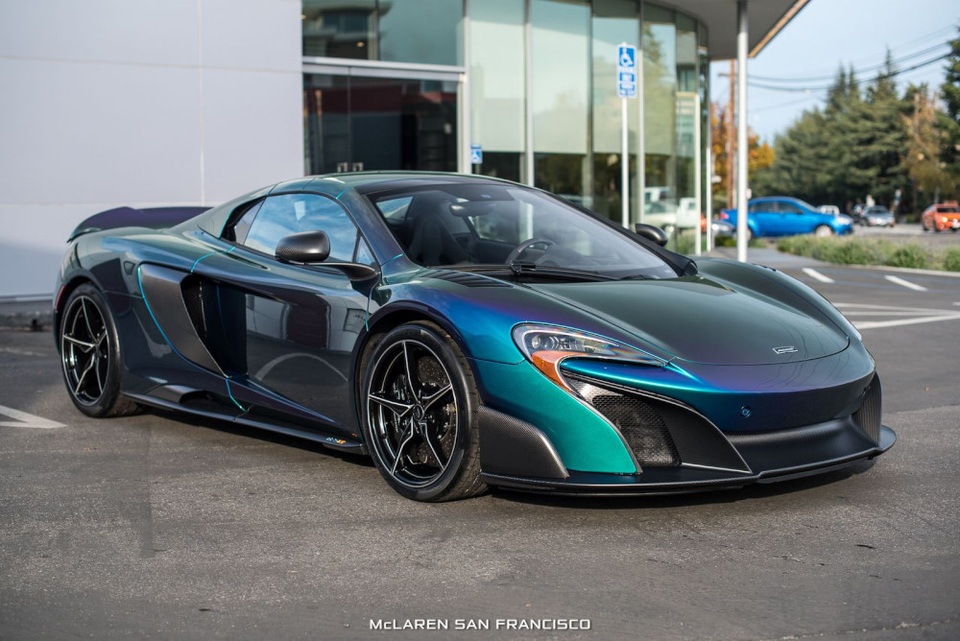 Chiêm ngưỡng siêu xe McLaren đổi màu trong nắng - 1
Chiếc 675LT Spider này là của đại lý McLaren San Francisco đặt làm cho khách