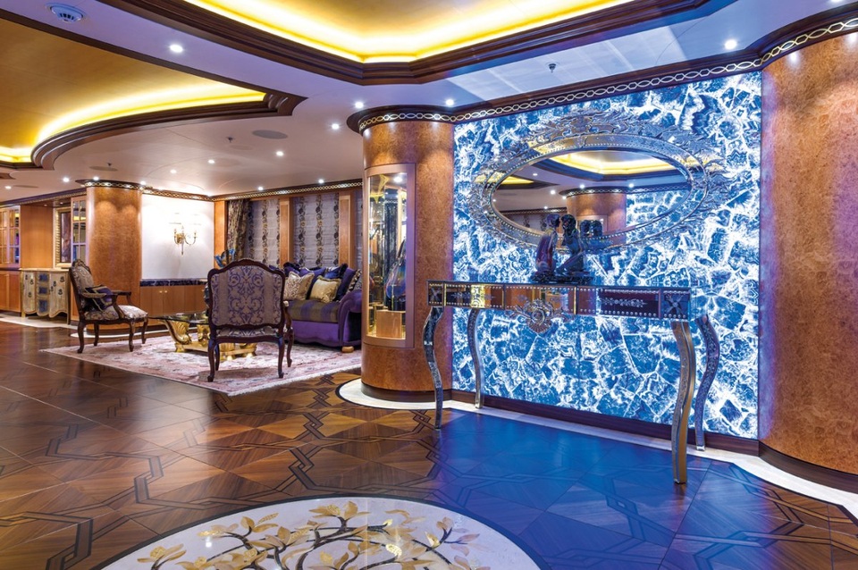 Ngắm chiếc siêu du thuyền xa xỉ đắt bằng... 50 chiếc Rolls-Royce - 9