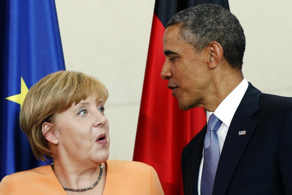 Ông Obama ăn tối riêng với Thủ tướng Đức - 11
Trong thời gian 8 năm tại vị của ông Obama, hai nhà lãnh đạo đã có các chuyến thăm qua lại nhau. Trong ảnh là Thủ tướng Merkel và Tổng thống Obama trò chuyện sau khi kết thúc cuộc họp báo chung tại Berlin tháng 6/2013. (Ảnh: Reuters)