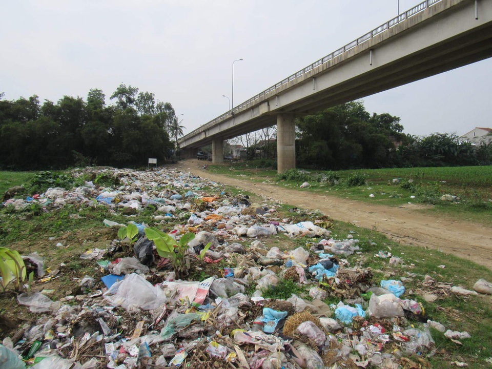 Nghệ An: Rác thải ồ ạt tấn công, sông Lam kêu cứu! - 7 Nghệ An: Rác thải ồ ạt tấn công, sông Lam kêu cứu! - 7