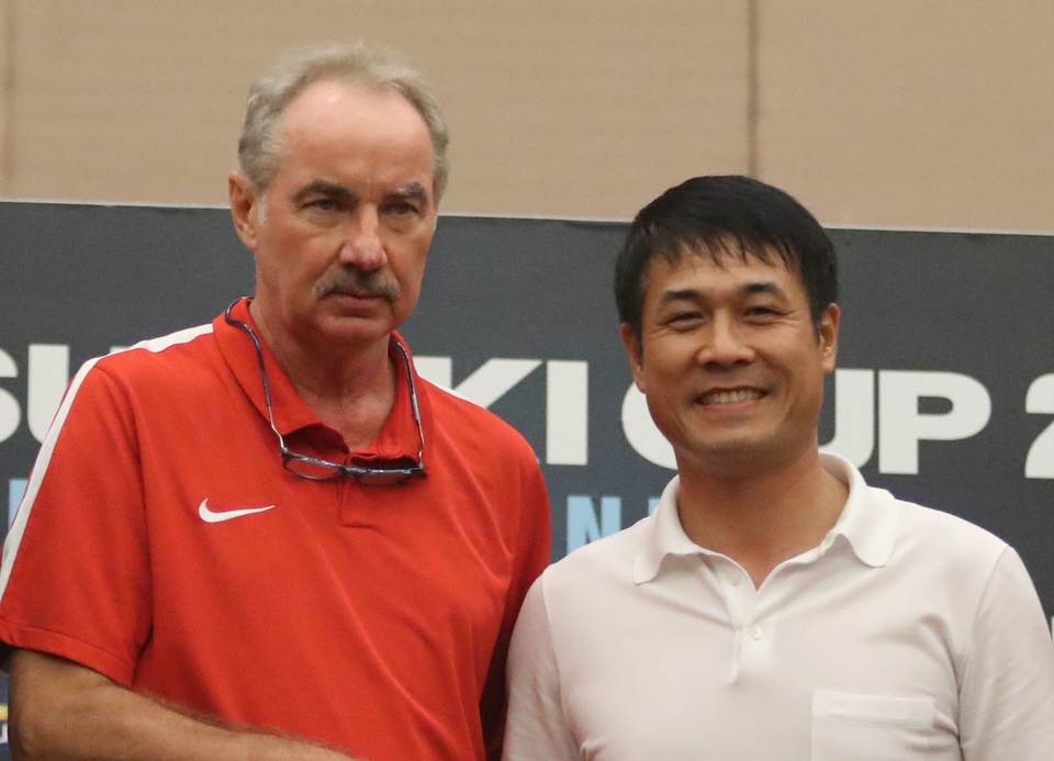Vì sao HLV Alfred Riedl nổi giận trong buổi họp báo trước trận? - 1 Vì sao HLV Alfred Riedl nổi giận trong buổi họp báo trước trận? - 1