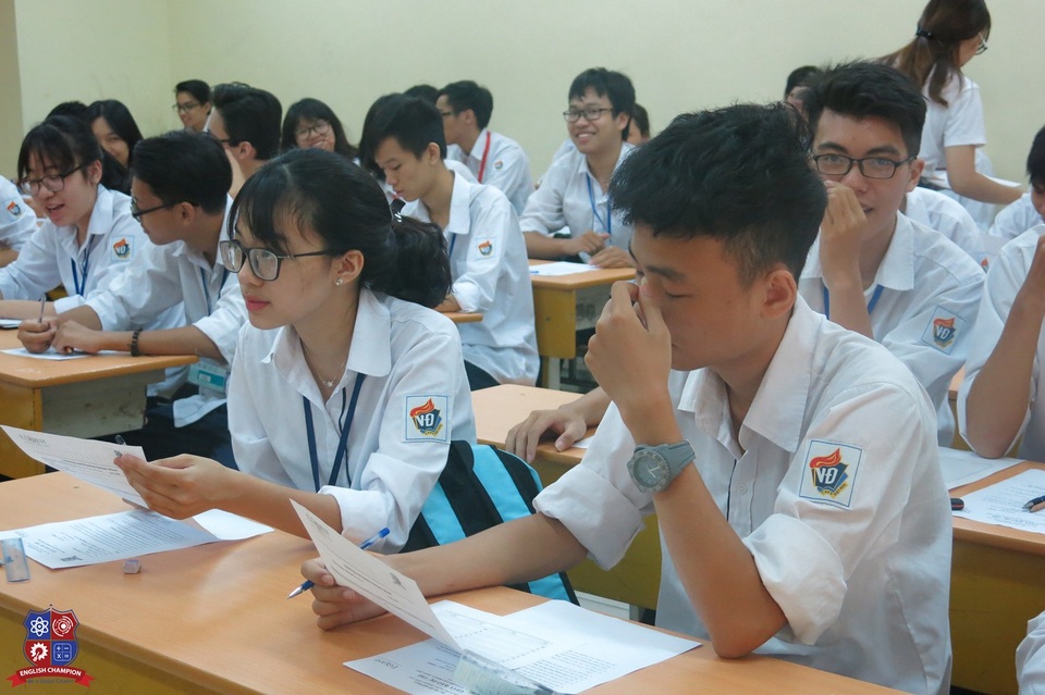 Học sinh Trung học giỏi kỹ năng Nghe & Đọc hơn Nói & Viết - 1
Cuộc thi English Champion 2016 diễn ra sôi động tại 10 trường THPT trên địa bàn Hà Nội.