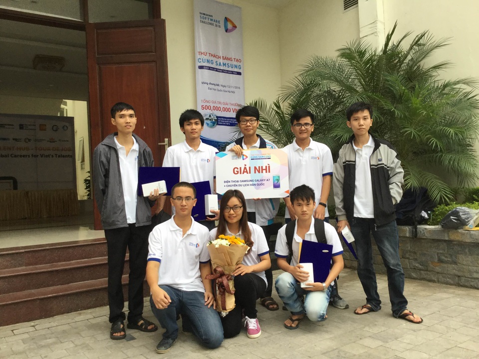 ĐH FPT vào top trường giành giải cao nhất cuộc thi lập trình Samsung - 1 Nguyễn Ngọc Trung cùng các bạn sinh viên ĐH FPT giảnh giải cao tại cuộc thi.