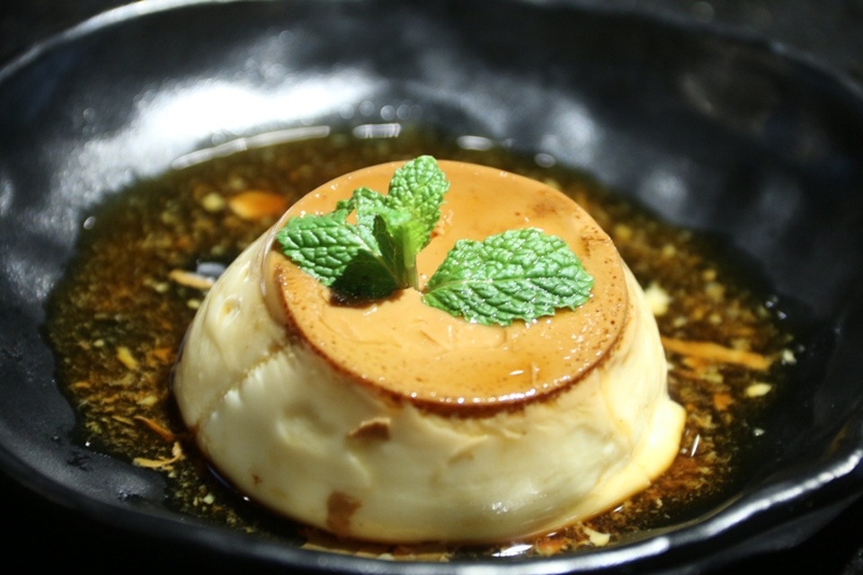 
Món caramen thơm ngậy do sự hòa quyện của sữa đặc và sữa tươi.
