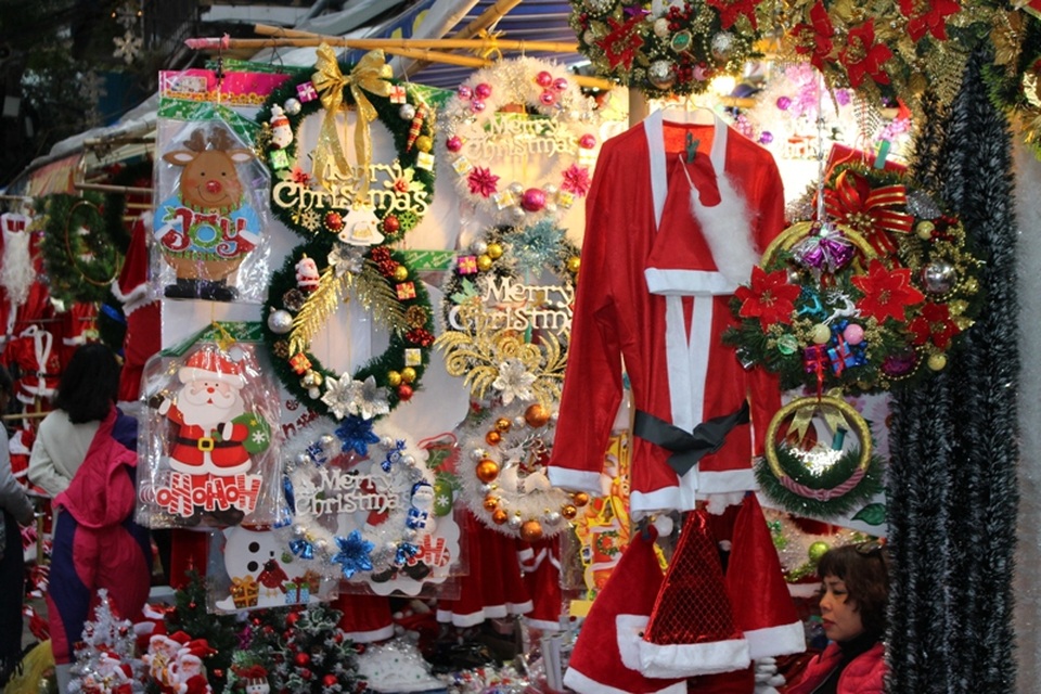 Mùa Noel - mùa của những “ông già” thi nhau xuống phố - 1
Sắc màu Noel đã tràn ngập khắp nơi.