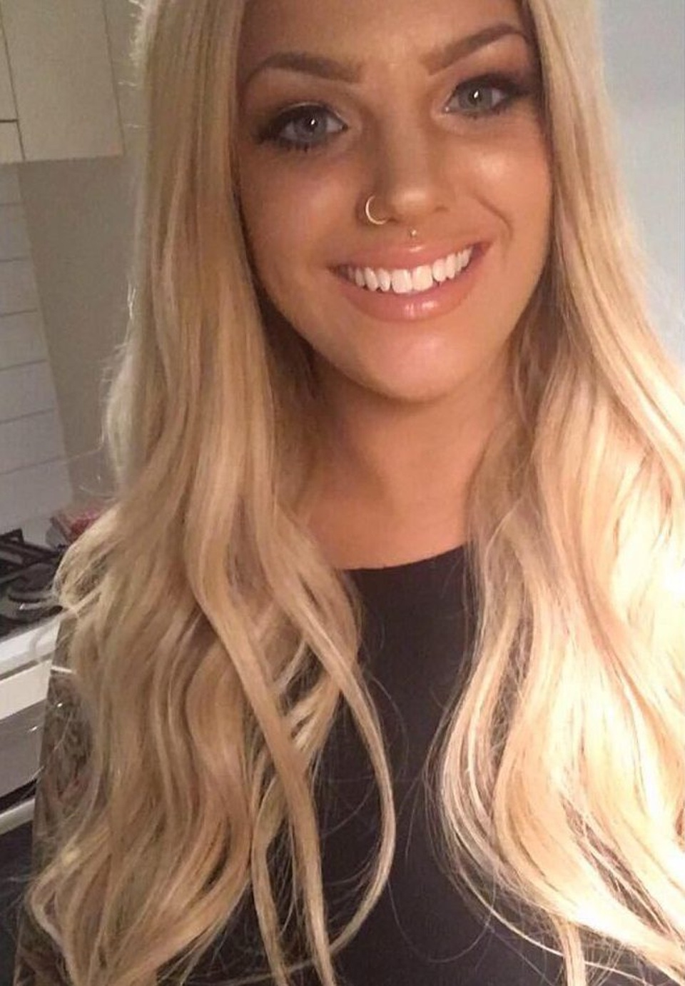 
Bailey Price có sở thích kỳ lạ là... khoe mông nơi công cộng
