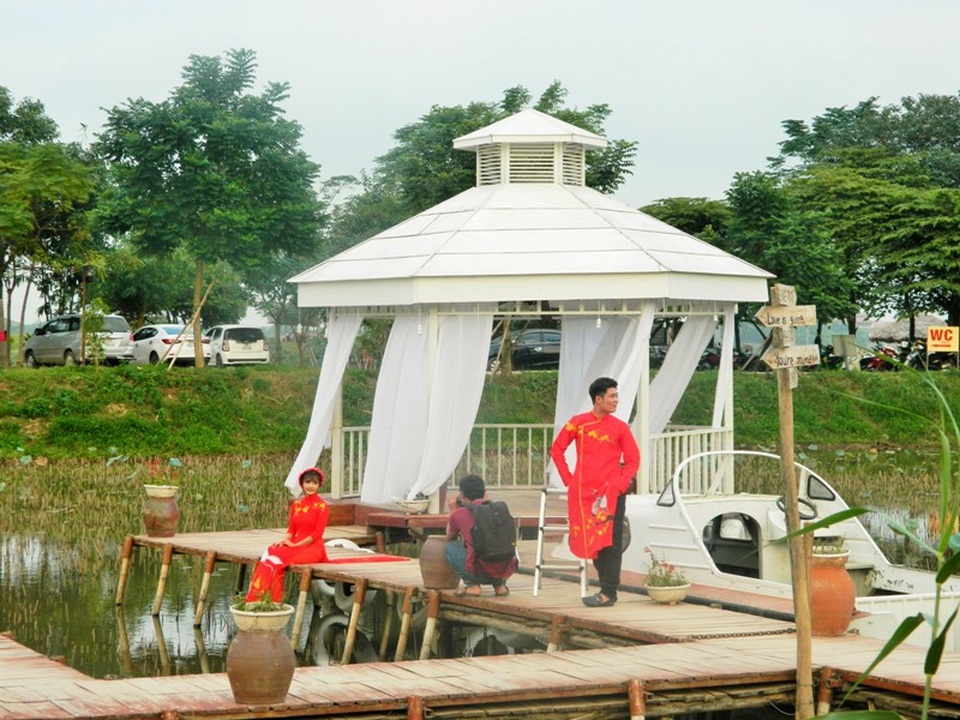 Bãi đá sông Hồng - điểm chụp ảnh hấp dẫn cho những ngày đầu đông - 12 Bãi đá sông Hồng - điểm chụp ảnh hấp dẫn cho những ngày đầu đông - 12