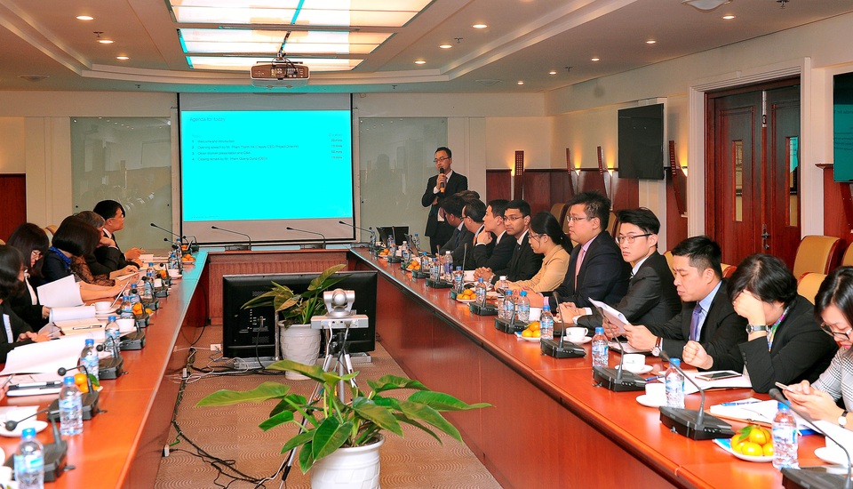 Vietcombank khởi động dự án hỗ trợ kỹ thuật ALM/FTP/MPA - 1
Đại diện đơn vị tư vấn Oliver Wyman trình bày tại buổi lễ