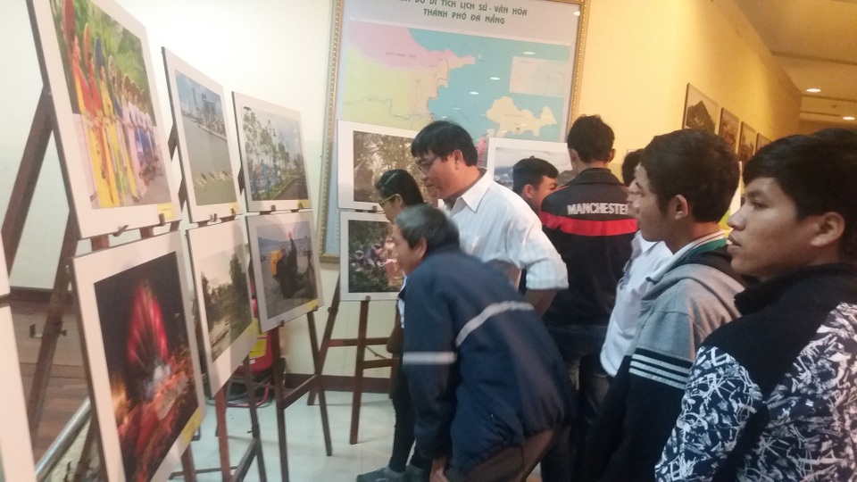 Đà Nẵng quyết định chuyển Bảo tàng lịch sử về trụ sở HĐND thành phố - 1 Người dân tham quan triển lãm tại Bảo tàng Đà Nẵng