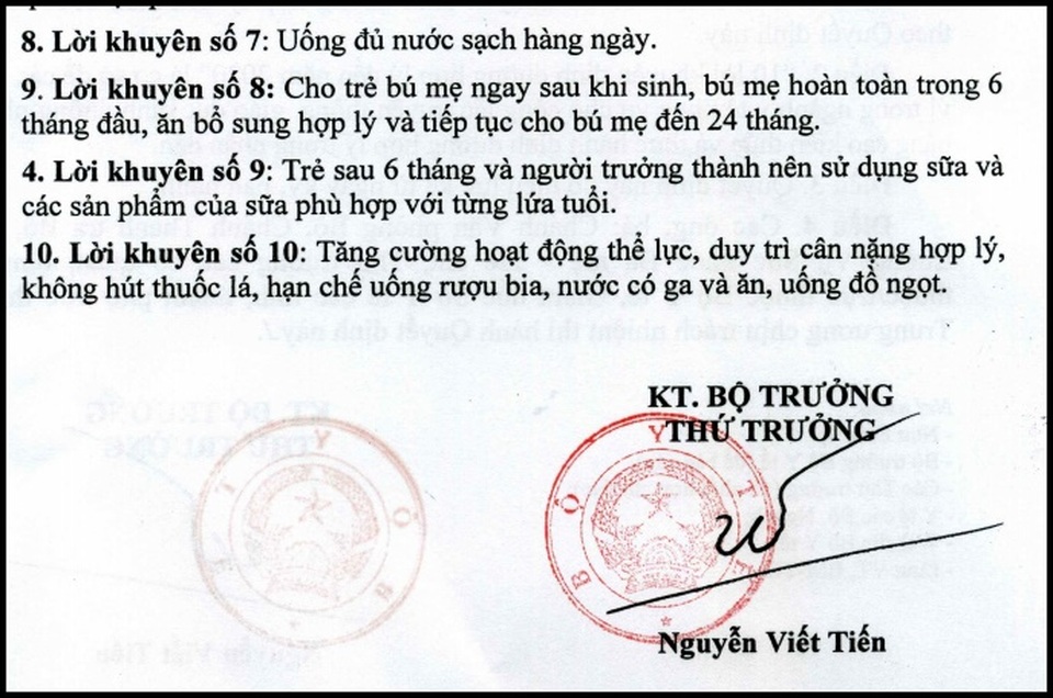 Dùng sữa cho trẻ nhỏ: Tin Facebook hay Bộ chuyên ngành? - 2
Bộ Y tế khuyên trẻ sau 6 tháng dùng sữa và các sản phẩm của sữa