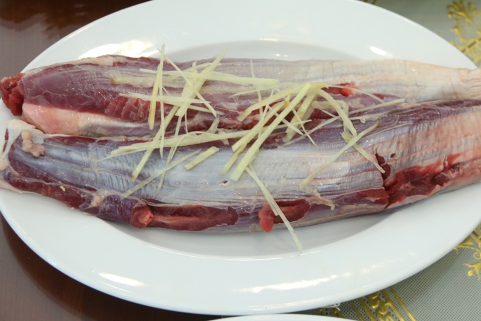 
Bắp bò nên được xát với gừng để khử mùi.
