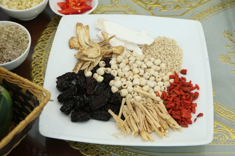 
Các thành phần thuốc bắc có trong món ăn.
