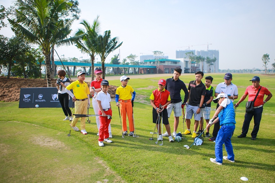 "Cuộc đua" căn hộ đẳng cấp, giá mềm - 2
Học viện golf tại Ecopark sẽ khai trương vào tháng 2/2017 để mang lại nhiều tiện ích cho cư dân.