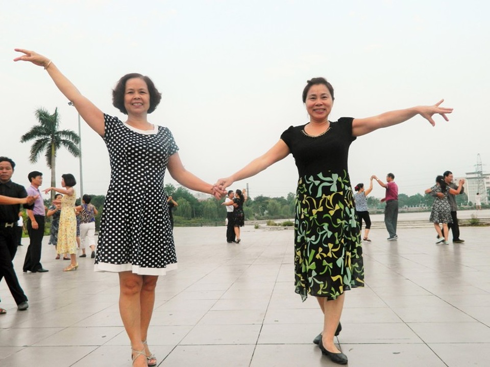 Với nhiều người, khiêu vũ thể thao đã giúp thay đổi hoàn toàn cuộc sống của họ. Những căn bệnh thường gặp ở tuổi già như tiền đình, khớp, chứng hay quên,… đều có biến chuyển tích cực nhờ tập thể thao thường xuyên.