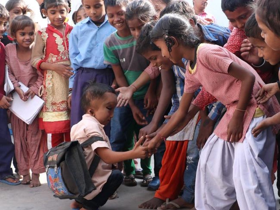 Cậu bé dị dạng được tôn làm "thánh thần" - 5