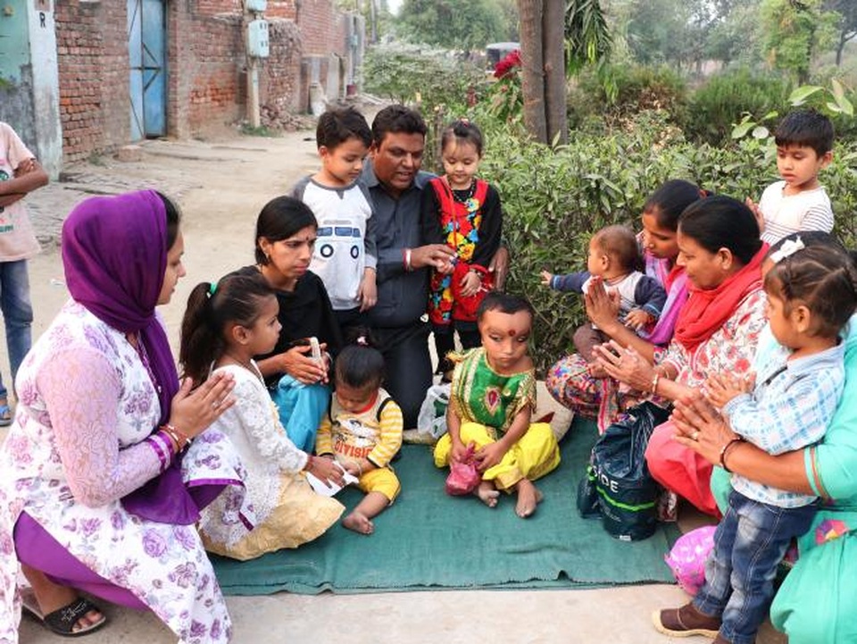 Cậu bé dị dạng được tôn làm "thánh thần" - 4