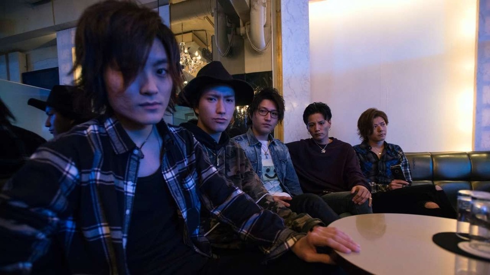 Các tiếp viên điển trai ở Shangrila.