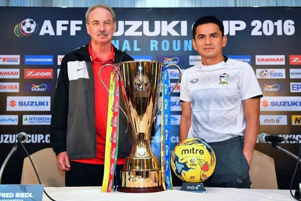 Đánh bại Indonesia, Thái Lan vô địch AFF Cup 2016 - 10
Hai HLV Kiatisuk và Riedl đã sẵn sàng cho khoảnh khắc lịch sử