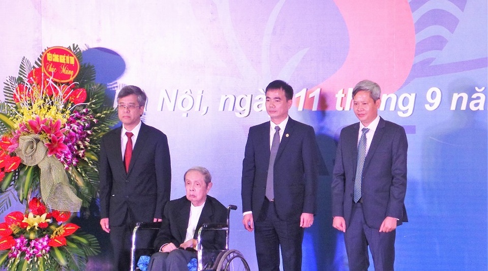 Hai công trình xuất sắc nhận Giải thưởng Trần Đại Nghĩa - 1
Từ trái sang phải: Con trai cố GS.TSKH Đặng Đức Trạch; GS.TSKH Hoàng Thủy Nguyên; TS Nguyễn Văn Tuấn; TS Vũ Đức Lợi.