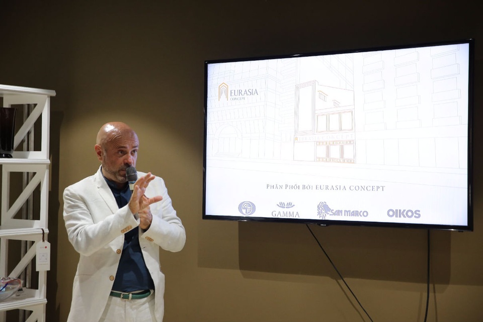 Eurasia Concept – Tiên phong nâng tầm phong cách sống người Việt - 2 Ông Sergio Della Giovanna - Design Manager - Đại diện EURASIA CONCEPT phát biểu