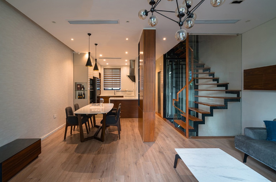 Cải tạo nhà 55m2 tù túng ở Hà Nội thành không gian cao cấp - 5
Phòng khách chính, bếp và phòng ăn được chuyển lên tầng 2 nhằm tạo một không gian sinh hoạt chung liên hoàn.
