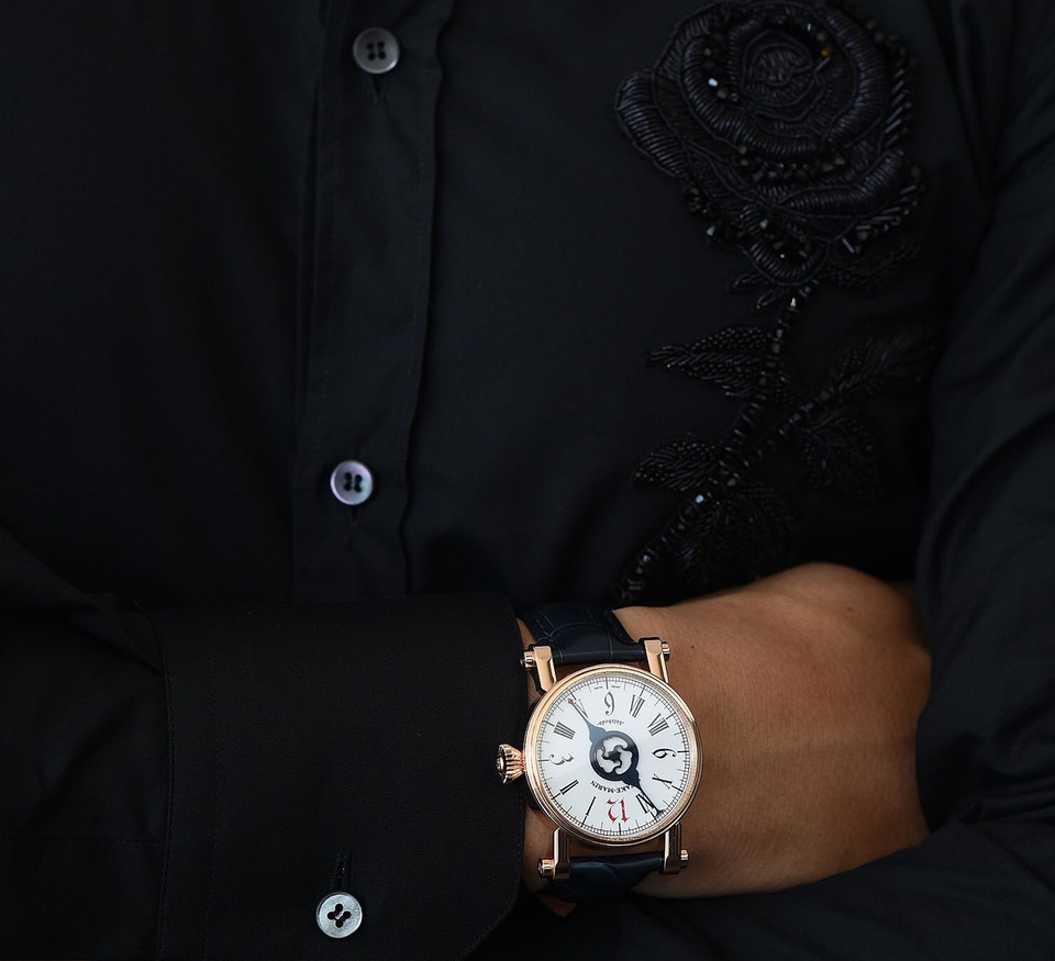 Chế tác đồng hồ nghệ thuật Speake-Marin Velsheda Gothic - 8 Speake-Marin Velsheda Gothic phiên bản vàng khối 18K giới hạn 8 chiếc trên toàn thế giới.