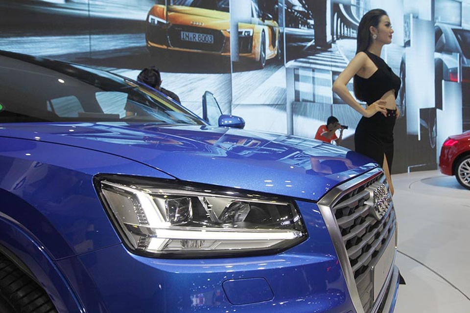 Audi Q2 - Trẻ trung và cá tính - 2
Với phần nhô đầu xe ngắn và khoảng sáng gầm xe cao gần 15cm khiến cho việc chinh phục các chướng ngại vật rất dễ dàng. Hệ thống hỗ trợ đánh lái mới mang lại khả năng đánh lái chính xác và thể thao.