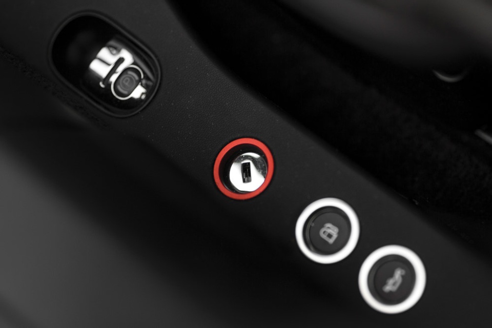 Cận cảnh chiếc Bugatti Veyron Super Sport cuối cùng xuất xưởng - 12