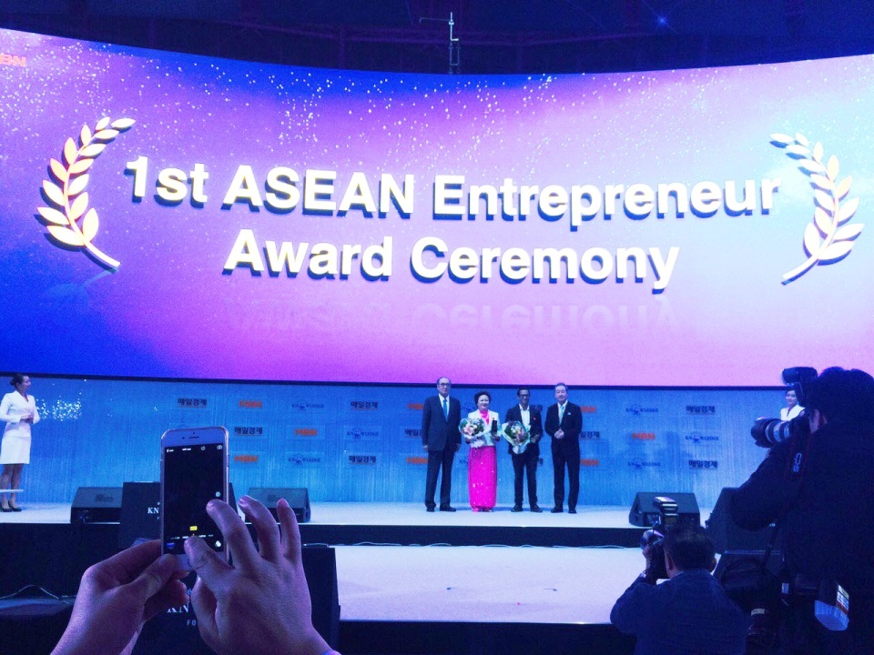 Vinh danh doanh nhân tiêu biểu ASEAN 2016 - 1 Vinh danh doanh nhân tiêu biểu ASEAN 2016 - 1