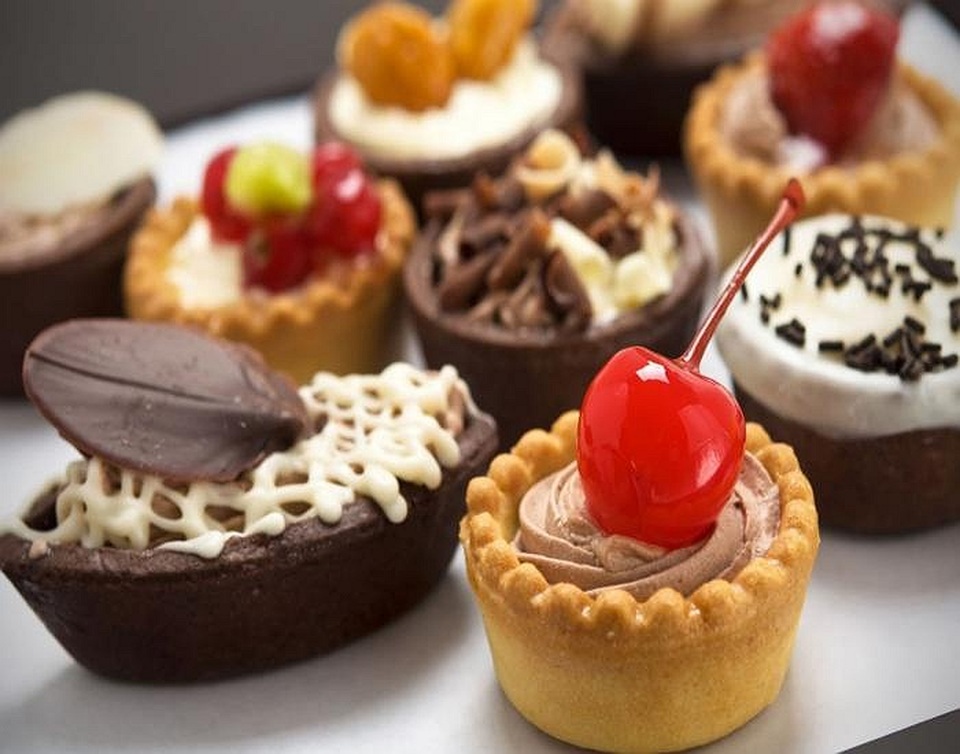 Sở hữu khuôn mặt thon gọn không cần dao kéo - 1
Hạn chế các đồ ăn nhanh, các loại bánh ngọt vì đường là tác nhân gây béo mặt