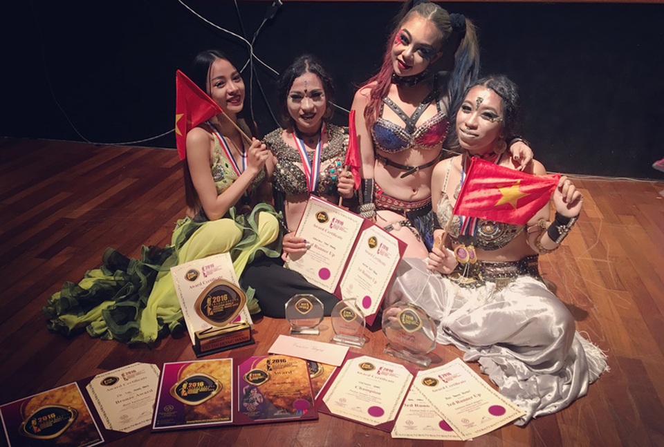 Các cô gái bellydance Việt xuất sắc giành Cúp vàng châu Á - 5 Các cô gái bellydance Việt xuất sắc giành Cúp vàng châu Á - 5