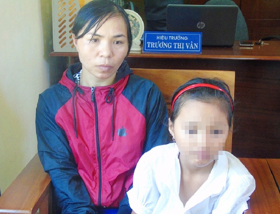 Bé gái bị bố đánh dã man: Bị đánh vì sang chơi với mẹ? - 2
Lời kể bị bố đánh vì qua thăm mẹ của đứa trẻ 8 tuổi khiến người nghe không khỏi xót xa.