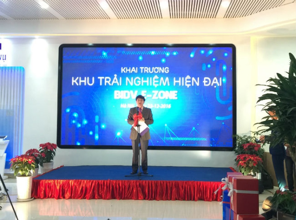 BIDV ra mắt khu trải nghiệm ngân hàng hiện đại E-Zone - 1
BIDV ra mắt khu trải nghiệm ngân hàng hiện đại E-Zone