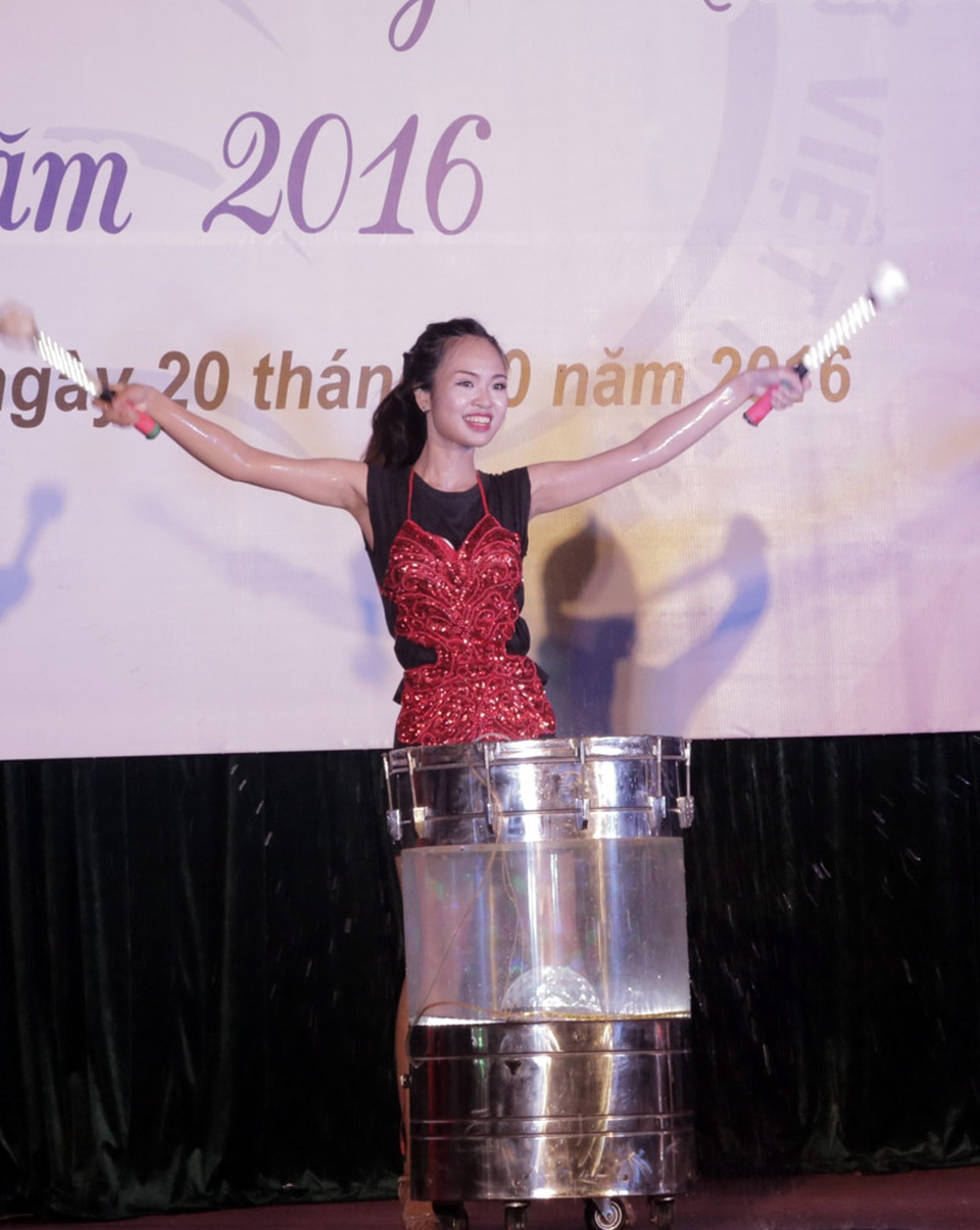 
Lưu Thu Trang tự tin, chủ động trên sân khấu
