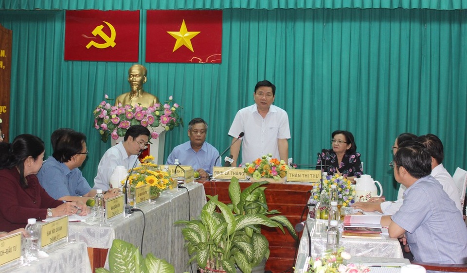 TPHCM: Gắn “mắt thần” nhiều nhưng tội phạm lại tăng - 1 Bí thư Thành ủy TPHCM Đinh La Thăng làm việc với quận Tân Phú