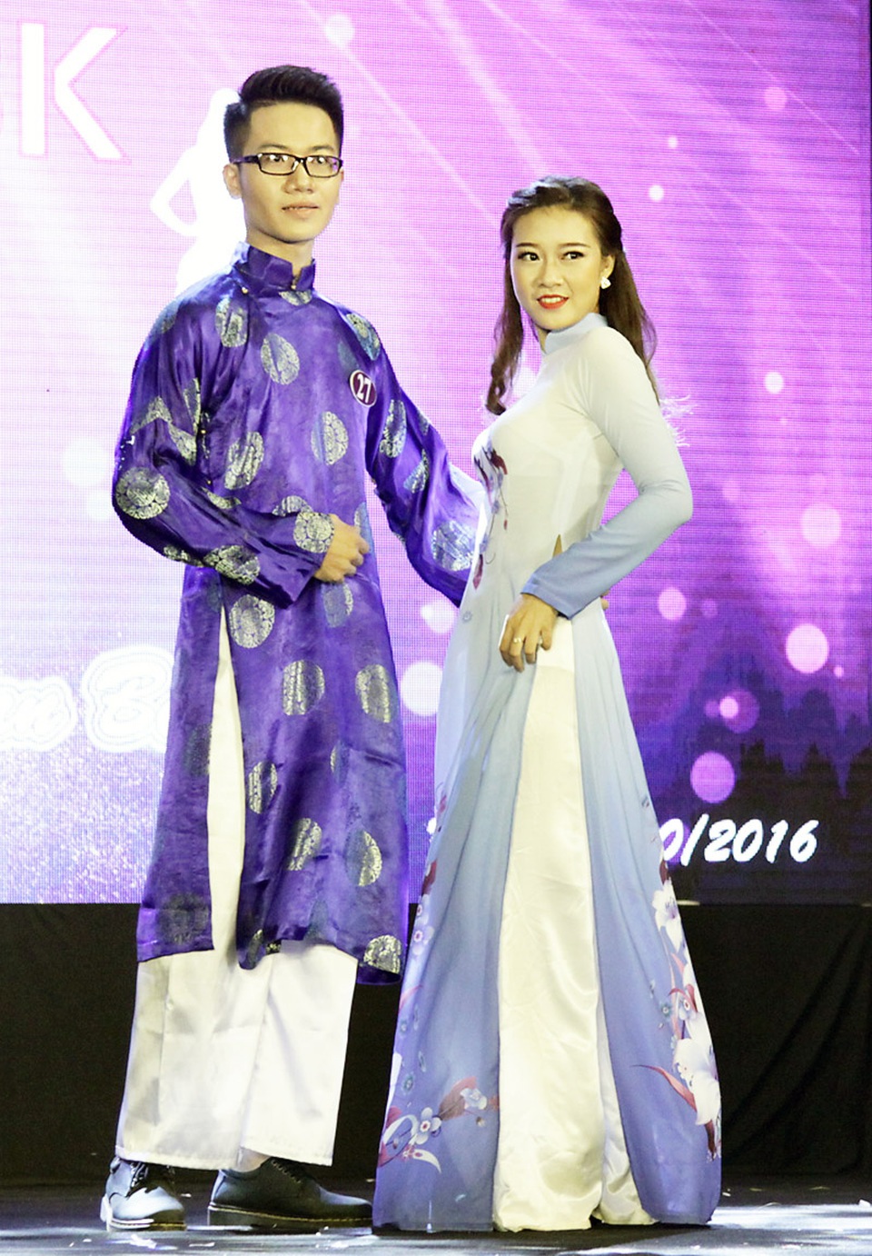 
Lê Thị Phương khoe nét duyên dáng, nữ tính trong phần thi trang phục áo dài
