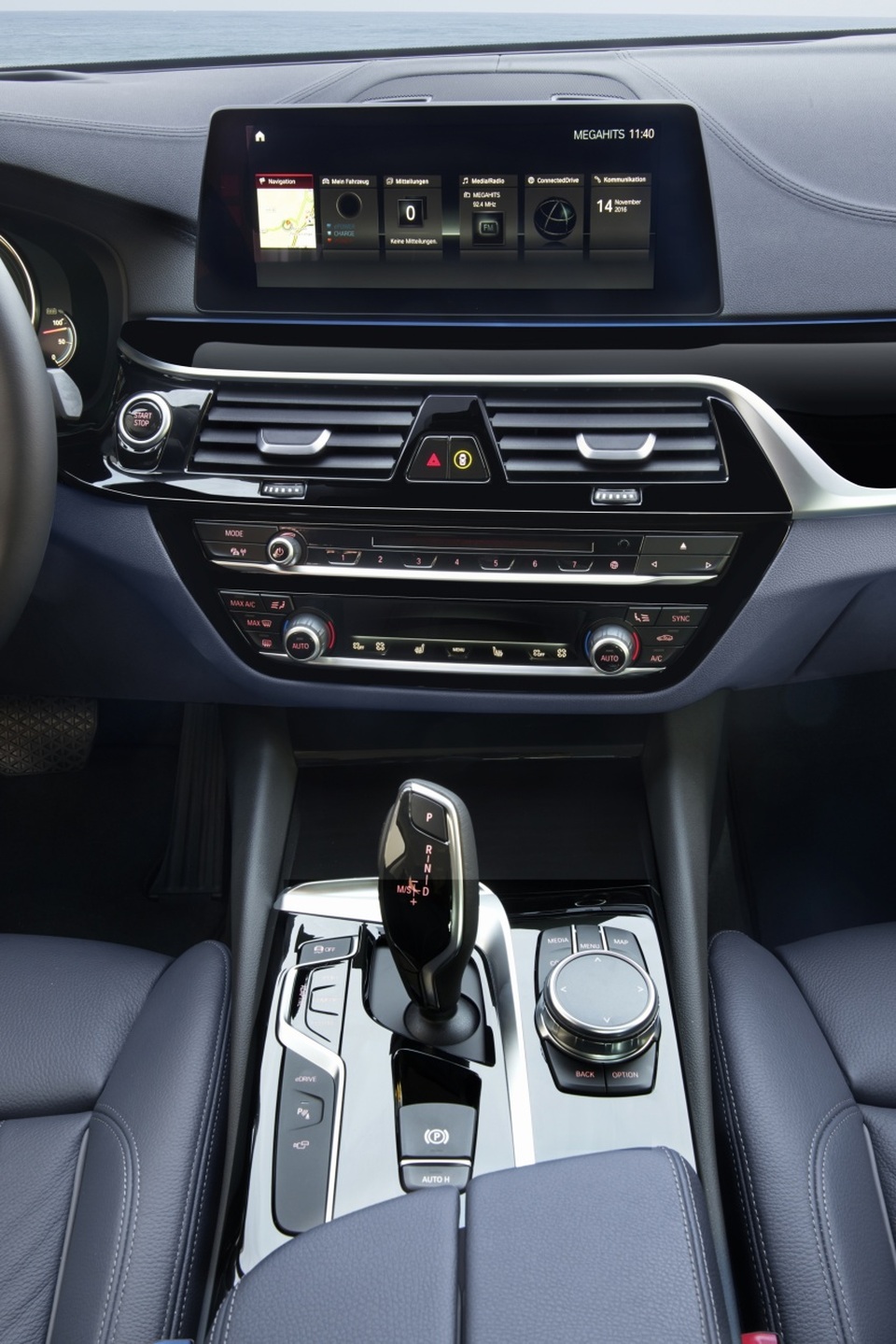 BMW 530e iPerformance - Xe "xanh" hạng sang - 8 BMW 530e iPerformance - Xe "xanh" hạng sang - 8