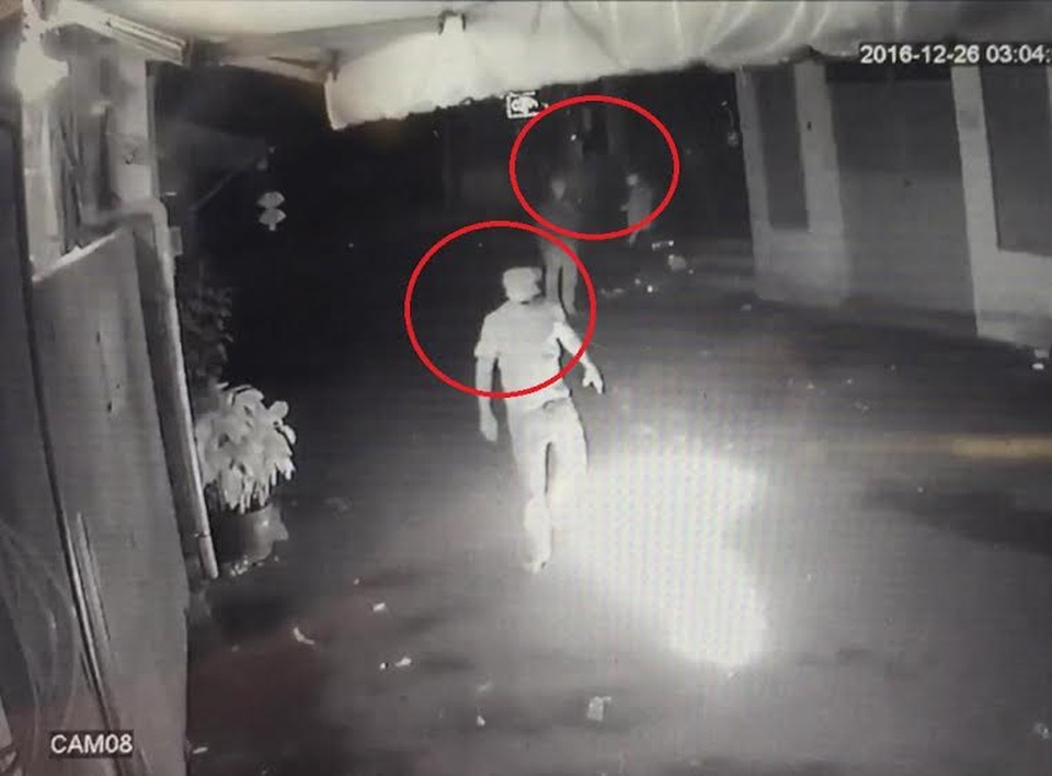 Đối tượng ném bom xăng đã bị camera ghi lại