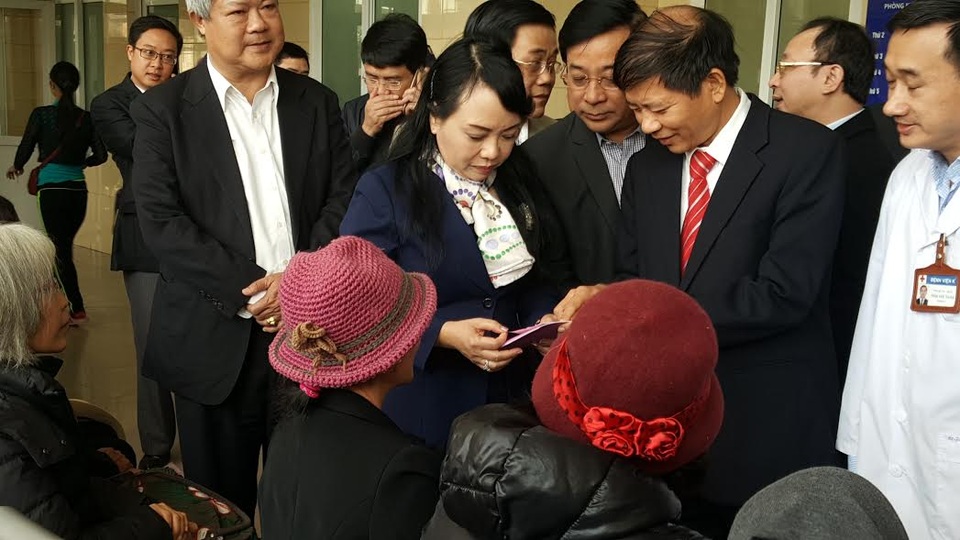 "Bắt quả tang" 4 người 1 giường, Bộ trưởng Y tế truy lãnh đạo viện K - 1
Bộ trưởng trực tiếp kiểm tra thông tin