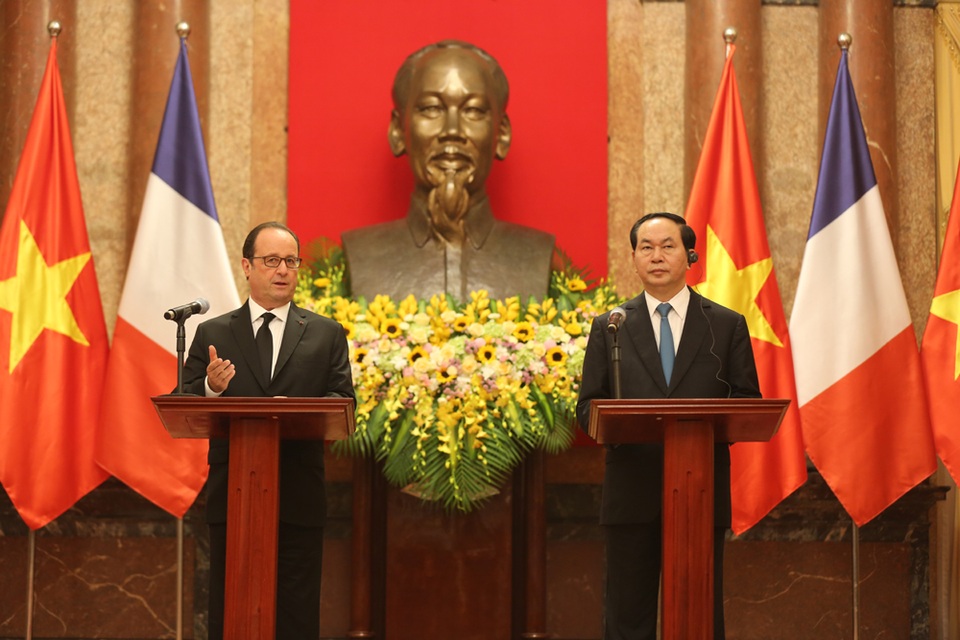 Tổng thống Pháp ủng hộ Việt Nam trong nỗ lực bảo vệ chủ quyền - 1
Tổng thống Pháp Francois Hollande và Chủ tịch nước Trần Đại Quang chủ trì buổi họp báo quốc tế. (Ảnh: Đăng Khoa)
