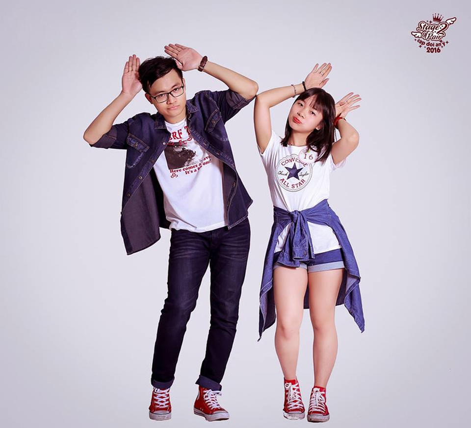 Ngắm nhìn 6 cặp đôi xuất sắc nhất ĐH Luật Hà Nội - 4
Cặp đôi Hồng Minh (cựu sinh viên ĐH Luật Hà Nội) và Linh Chi (sinh viên năm cuối) là những người anh em thân thiết. Đôi bạn gặp nhau khi cùng sinh hoạt một CLB, và có nhiều điểm hợp nhau trong tính cách, sở thích. Có lẽ vì quá hợp nên ... không thể yêu nhau được. Linh Chi là sinh viên năm cuối nên muốn có một kỉ niệm đẹp tại trường Luật trong những ngày tháng này, còn với Hồng Minh thì cuộc thi là cơ hội được sống lại quãng thời gian được gắn bó và hoạt động tại trường.