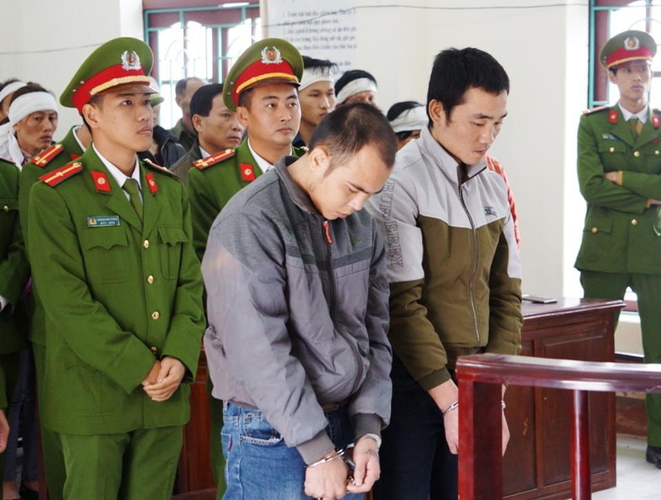 Tử hình "cẩu tặc" đâm chết chủ nhà - 2
Cẩu tặc cúi đầu nhận tội