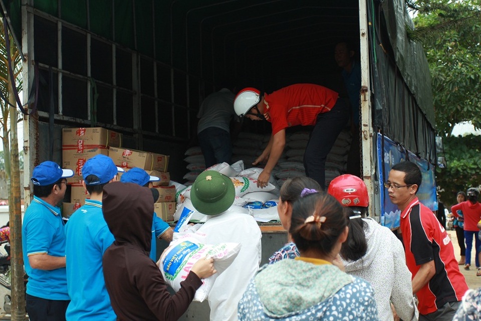 Nhật ký "Cùng miền Trung vượt lũ" - 2