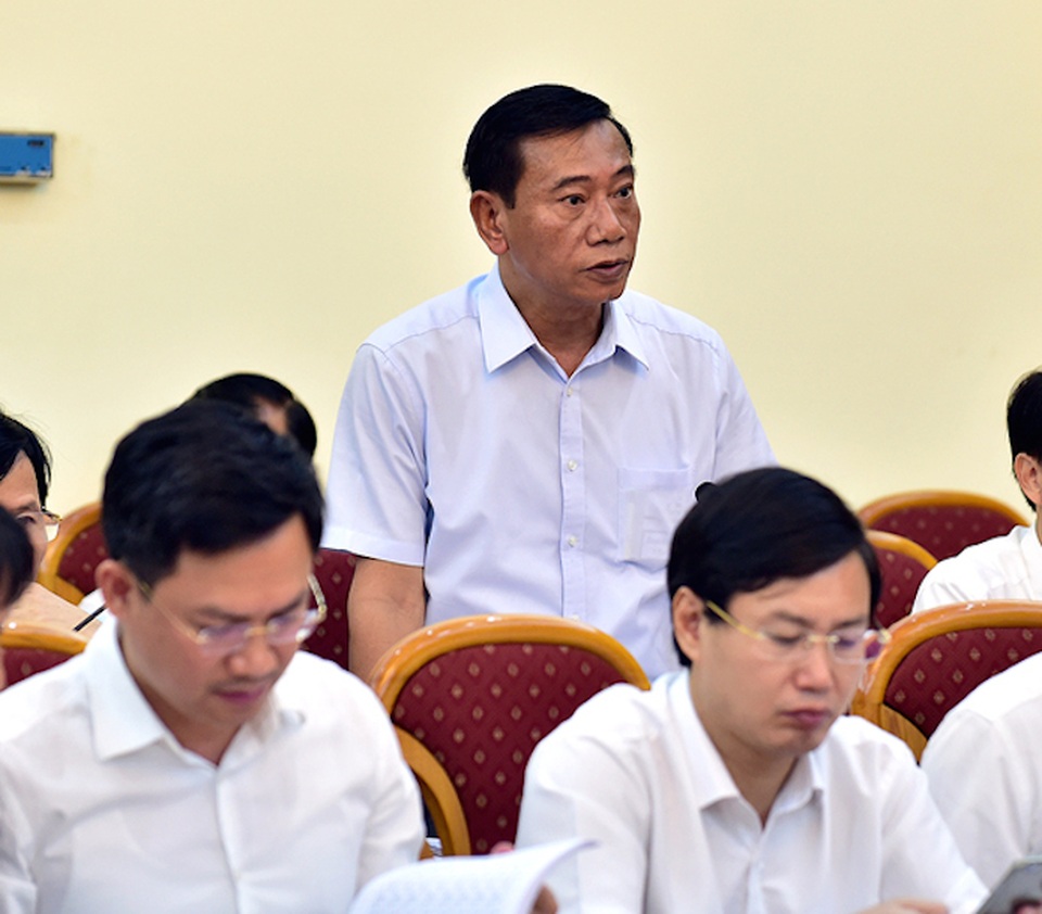 Vụ 146 Quán Thánh: Nếu chính quyền bất chấp lòng dân để xây cống mới? - 2
Ông Đỗ Viết Bình - Chủ tịch UBND quận Ba Đình báo cáo vụ việc 146 Quán Thánh tại buổi làm việc.