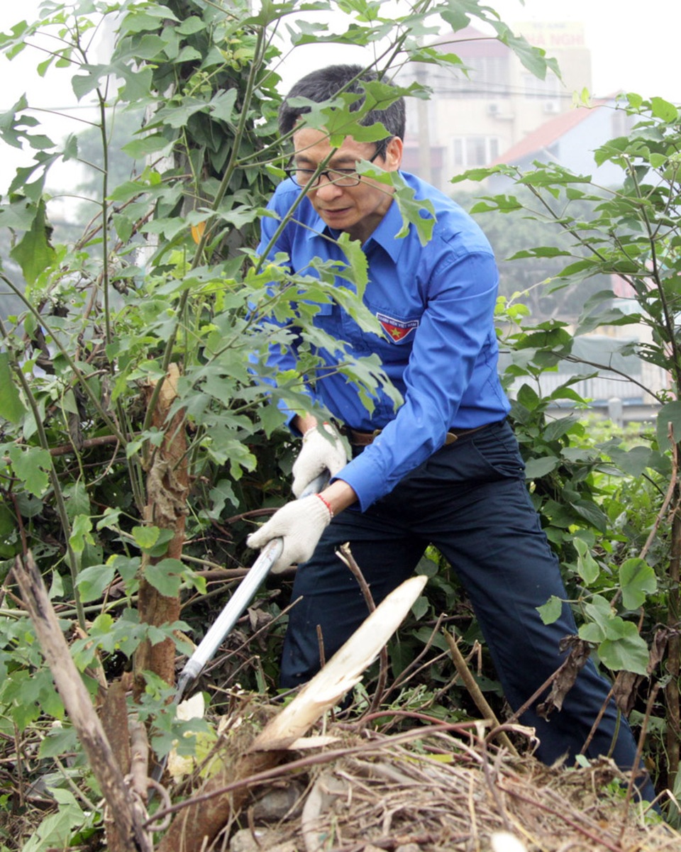 Phó Thủ tướng Vũ Đức Đam trực tiếp cùng bạn trẻ dọn vệ sinh môi trường - 4 Phó Thủ tướng Vũ Đức Đam trực tiếp cùng bạn trẻ dọn vệ sinh môi trường - 4
