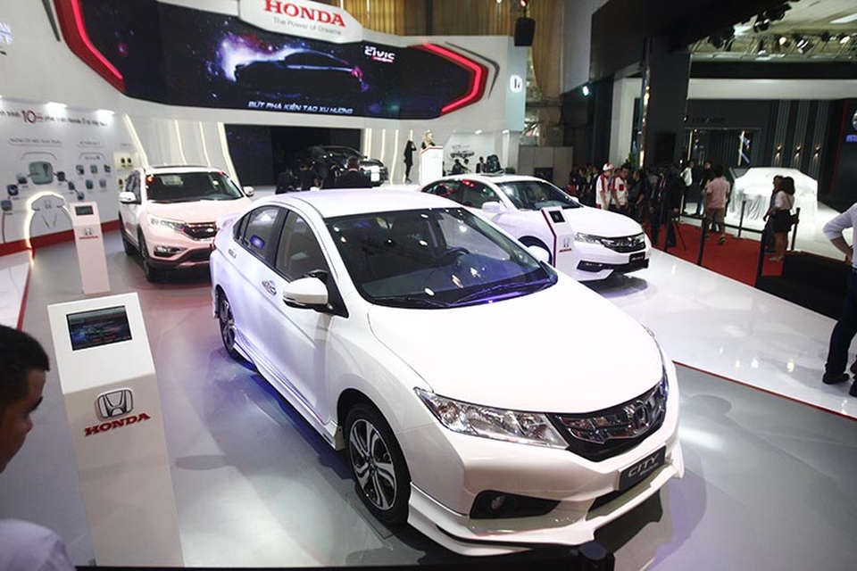 Honda Civic - Khẳng định sức mạnh thương hiệu - 11
Honda City Modulo với 6 chi tiết chính trang trí cho phần ngoại thất, bao gồm: ốp cản trước, ốp cản sau, ốp thân xe, cánh lướt gió, ốp mặt ca lăng thiết kế mới và tem Modulo.