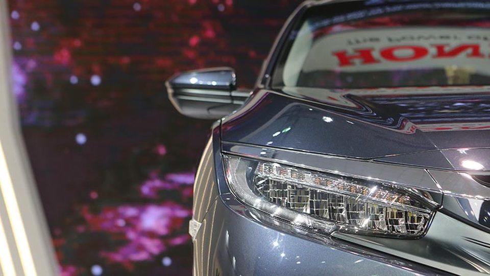 Honda Civic - Khẳng định sức mạnh thương hiệu - 1
Với phong cách mới trẻ trung, cao cấp và thể thao, thiết kế của Civic đã chuyển sang một kỷ nguyên mới. Kết hợp với những công nghệ, tiện ích và các tính năng mới, Civic thế hệ mới hứa hẹn sẽ mang tới sự bùng nổ trong phân khúc C.