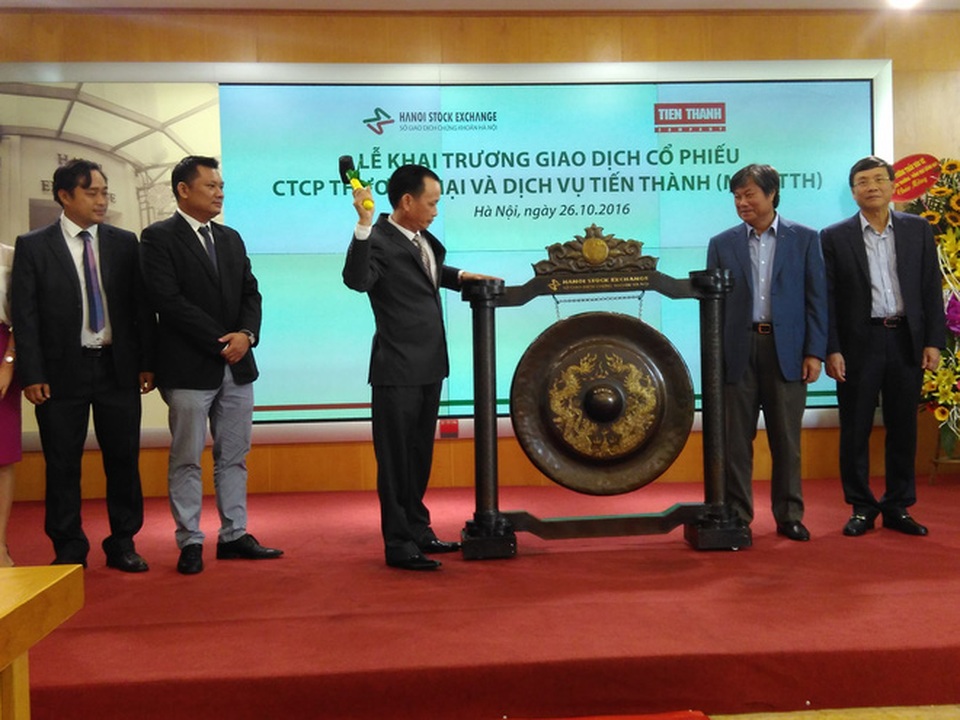 Lội ngược dòng, cổ phiếu "tân binh" chào sàn tăng kịch trần - 1 Lội ngược dòng, cổ phiếu "tân binh" chào sàn tăng kịch trần - 1