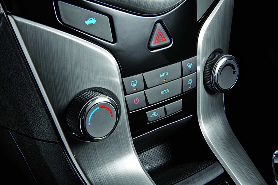 Chevrolet giới thiệu xe Cruze mới tại Việt Nam - 8
Cruze LTZ cũng được trang bị hệ thống điều khiển hành trình tự động (Cruise Control).